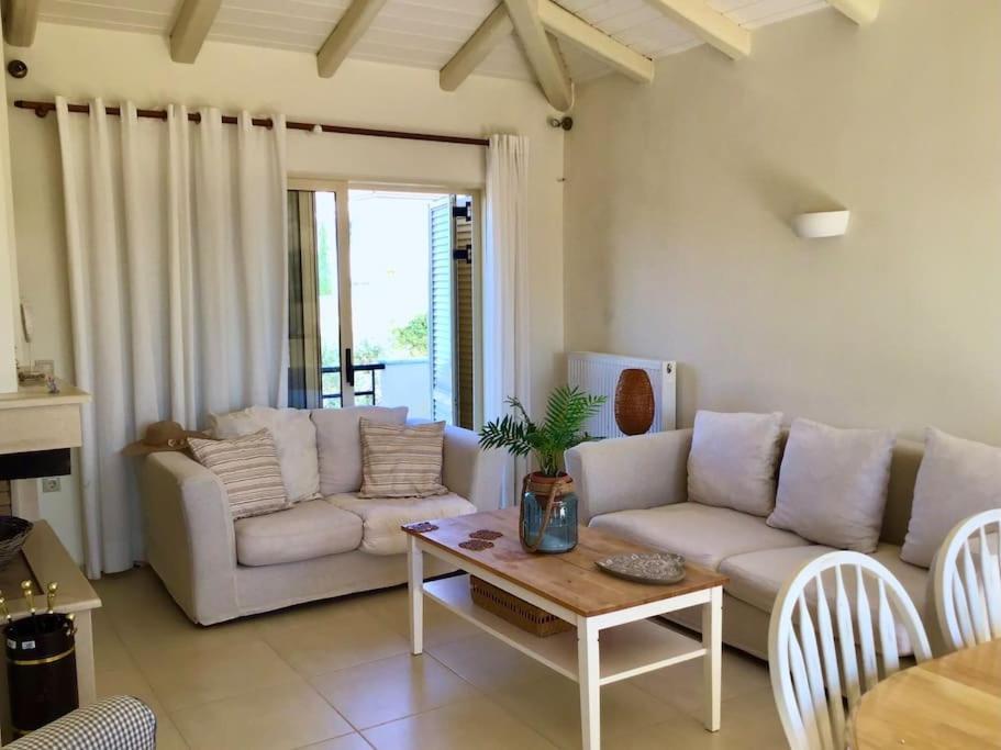 Sea Breeze - Home With A View Bouzaiika Exterior foto
